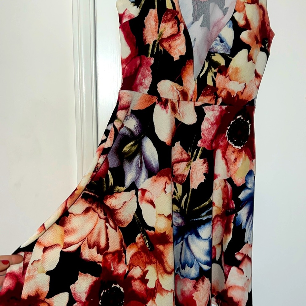 Floral dress. Size small. Great condition